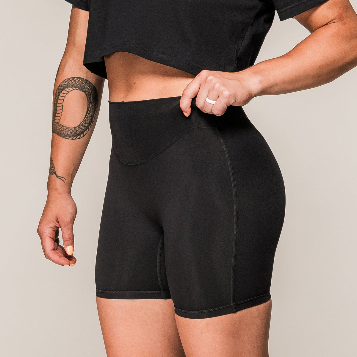 Short d'entraînement femme